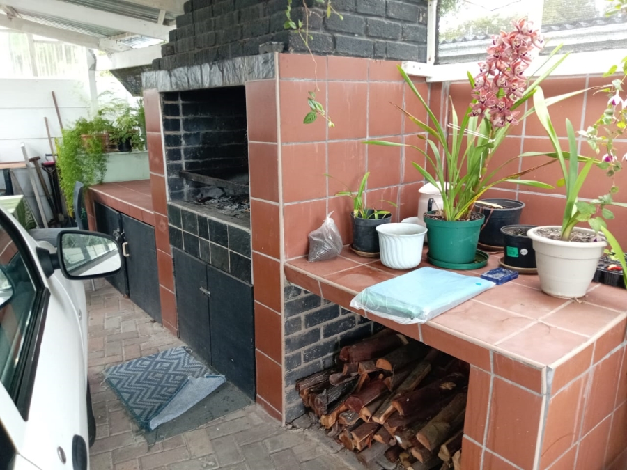 To Let 1 Bedroom Property for Rent in Heiderand Western Cape